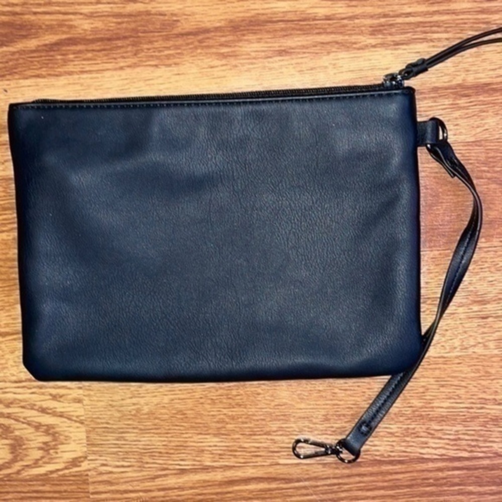 SIMPLY Vera Wristlet Black Clutch Vera Wang